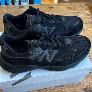 New Balance Men's Black and Gray Sneakers